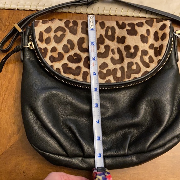 Animal print and black crossbody purse - Picture 5 of 6